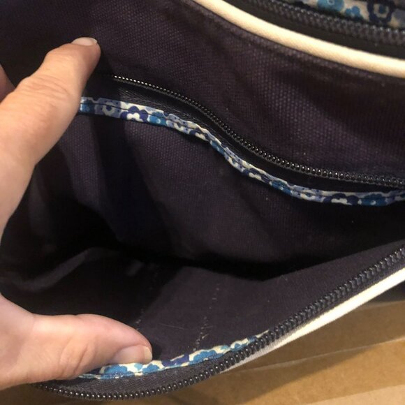 Vera Bradley Navy Canvas Cosmetic Bag With Zipper Closure Outside Pocket - Picture 5 of 7